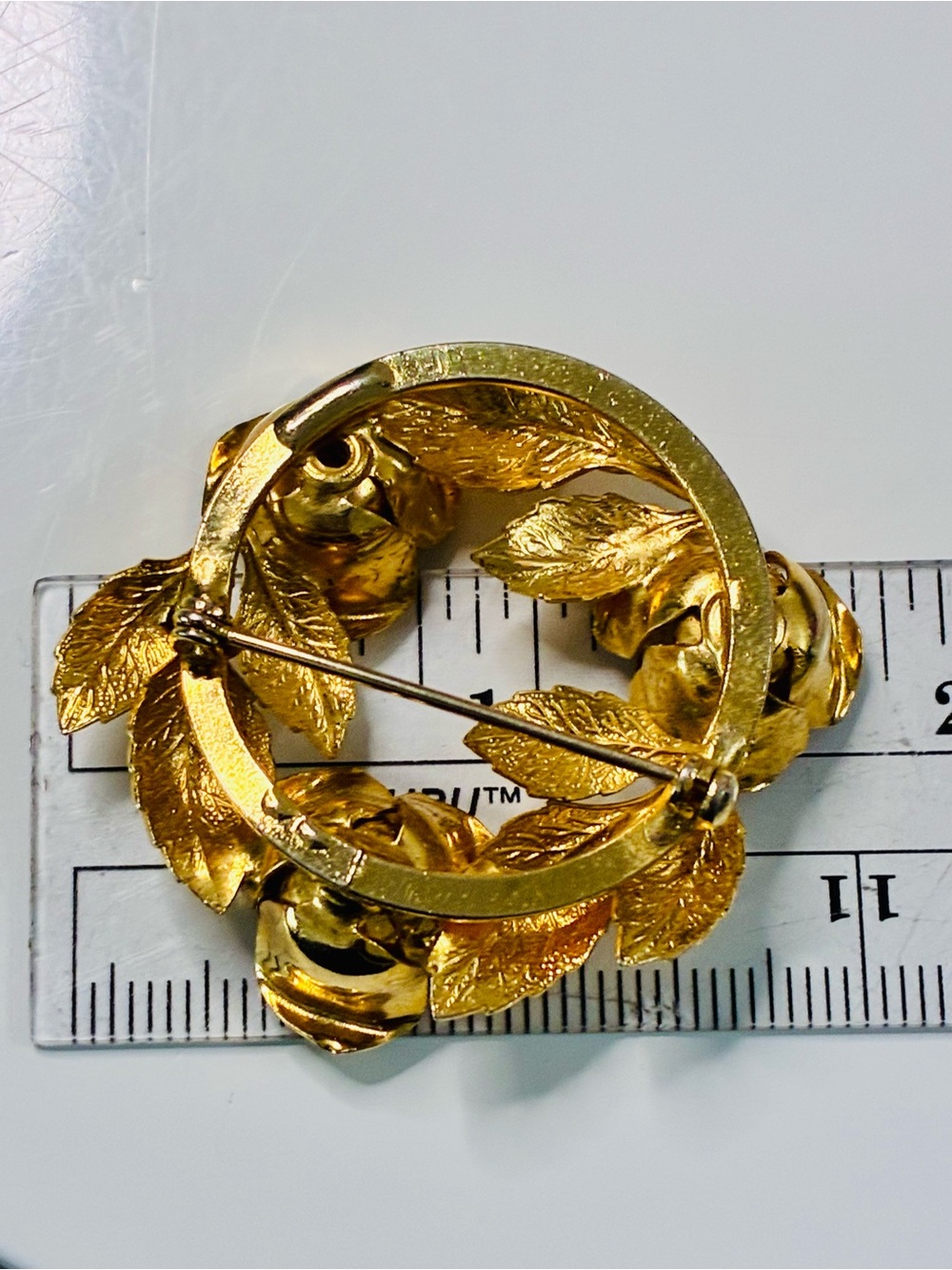 VTG Gold Floral Wreath Brooch - Understated Wealth Classic Women Jewelry EUC - Picture 10 of 11